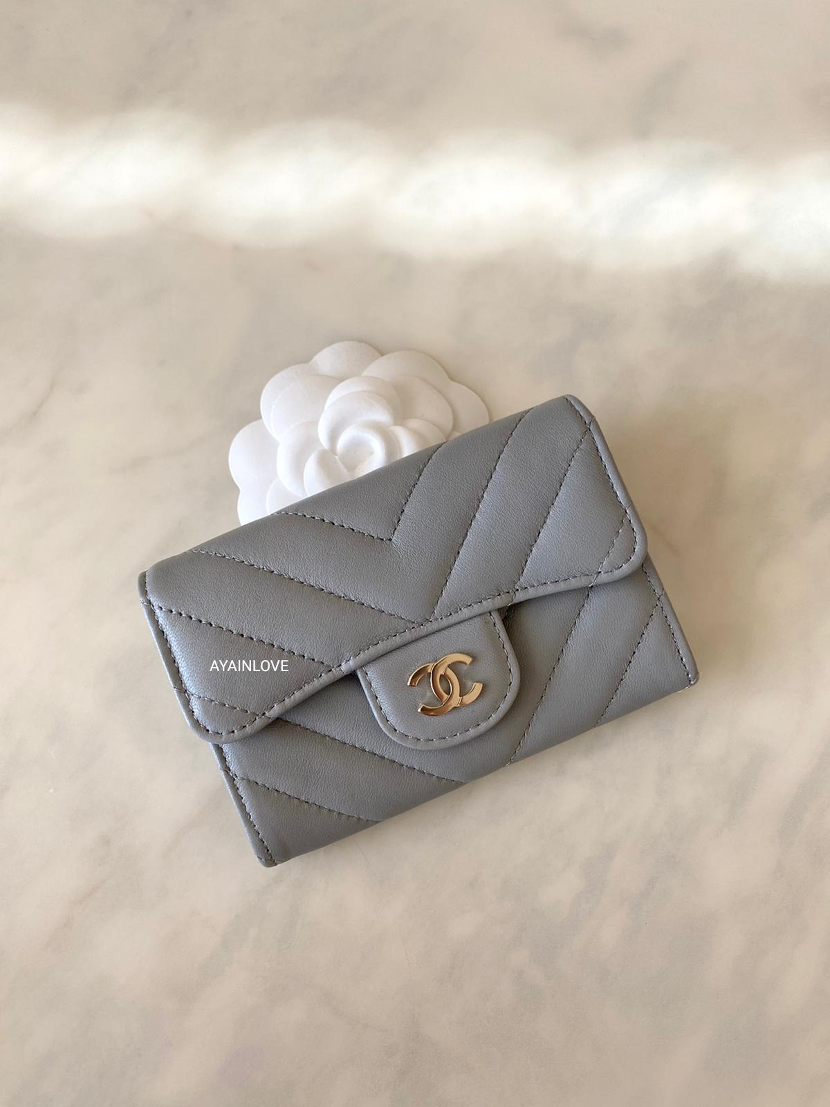 CHANEL 20S Grey Chevron Lamb Skin Snap Card Holder Light Gold Hardware –  AYAINLOVE CURATED LUXURIES