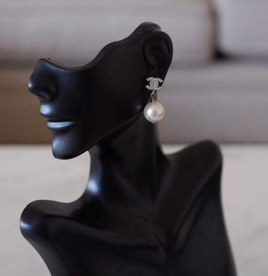 CLASSIC PEARL DROP CC STUD EARRINGS SILVER HARDWARE