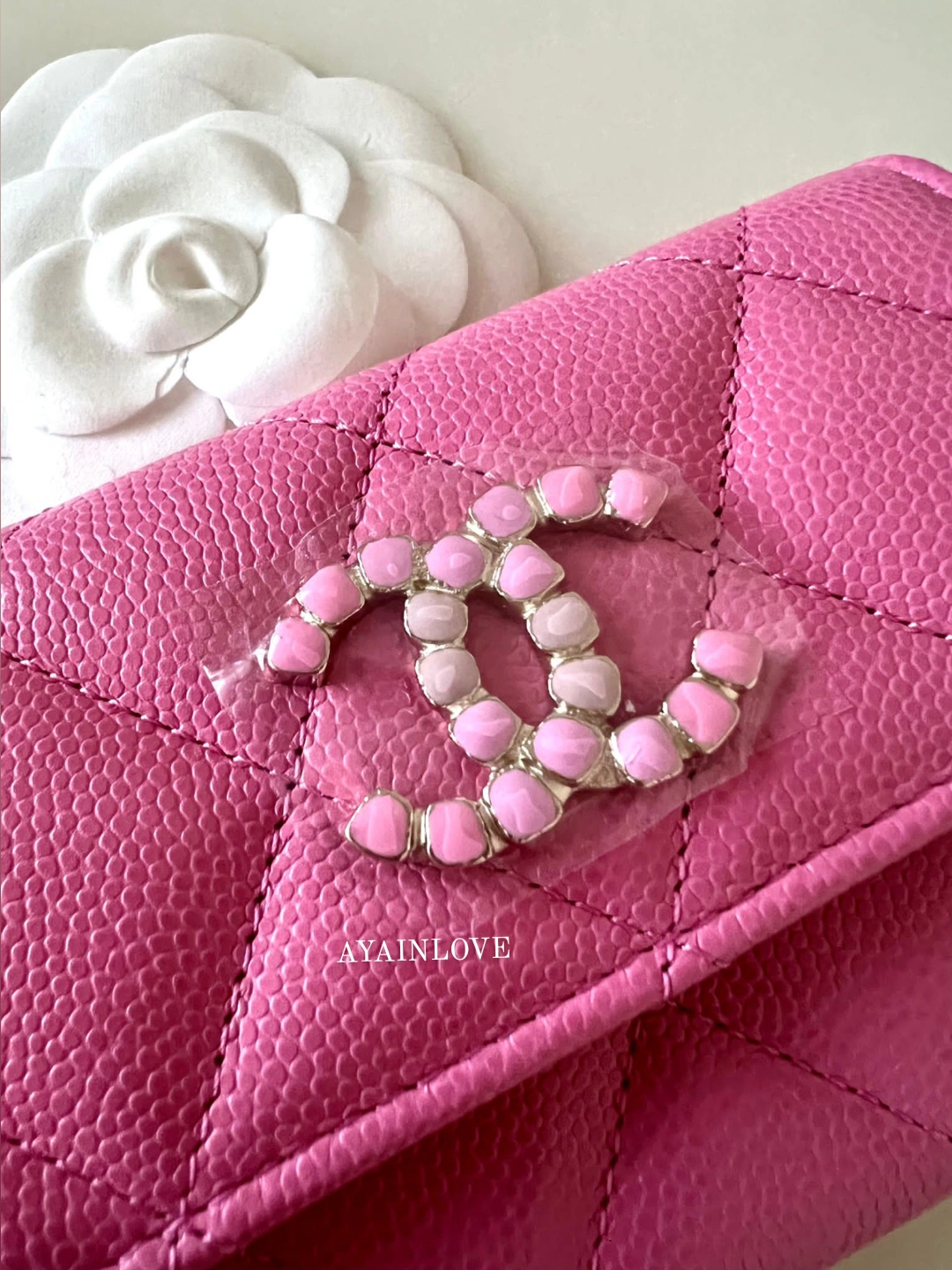 CHANEL 21P Pink Caviar Small Snap Flap Card Holder Oversized Candy CC –  AYAINLOVE CURATED LUXURIES