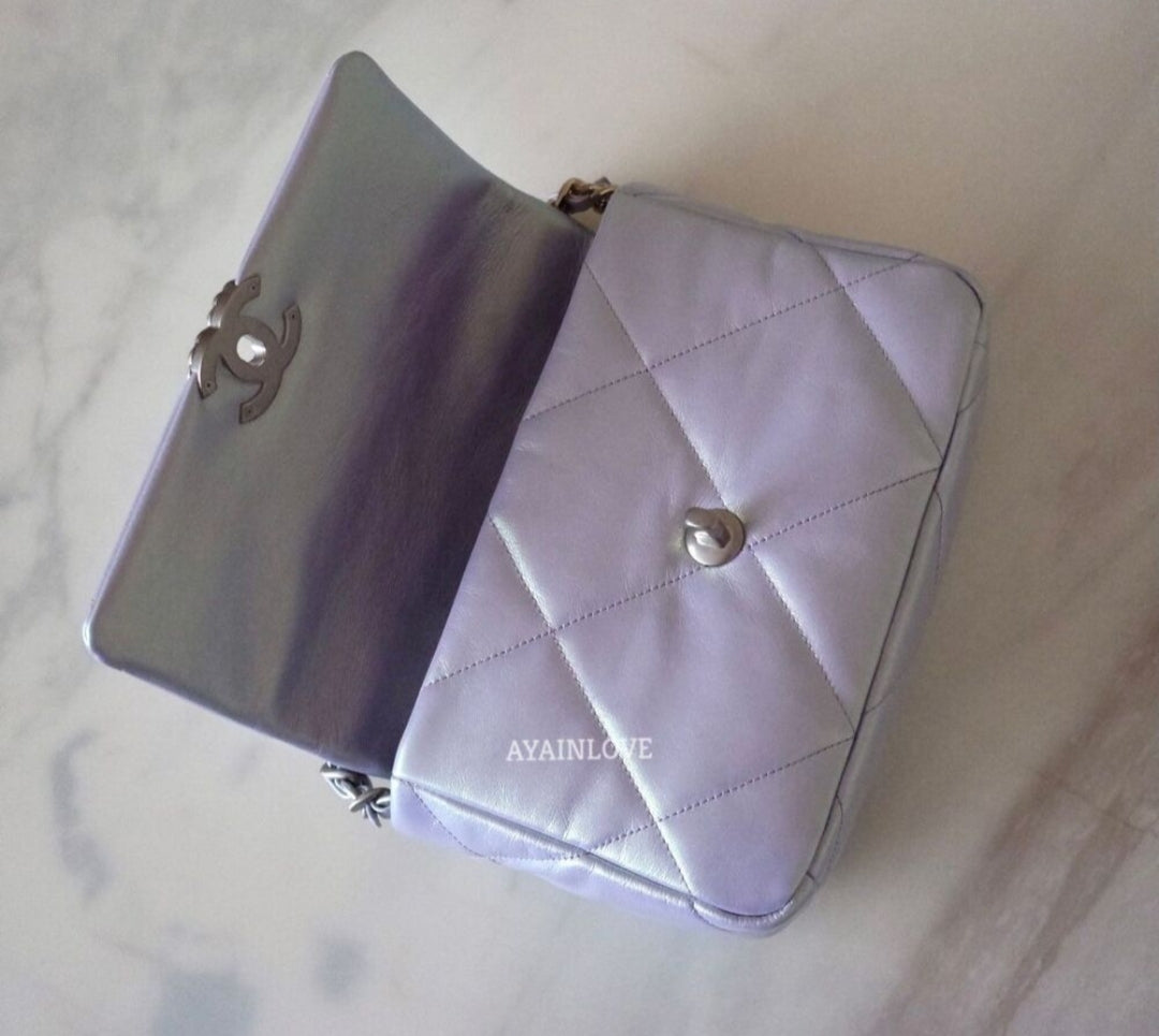 CHANEL 22P Iridescent Light Purple Lamb Skin 19 Small Flap Bag