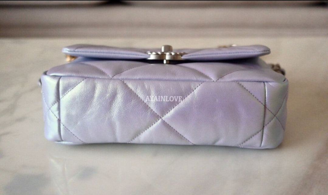 CHANEL 22P Iridescent Light Purple Lamb Skin 19 Small Flap Bag Mixed H –  AYAINLOVE CURATED LUXURIES