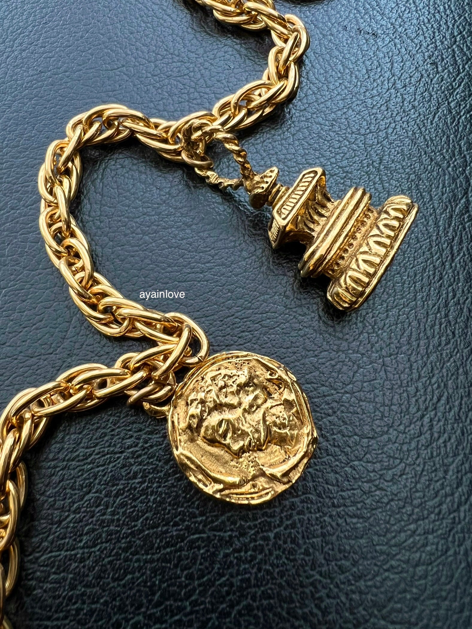 Imposing Chanel necklace 1993 – Les Merveilles De Babellou