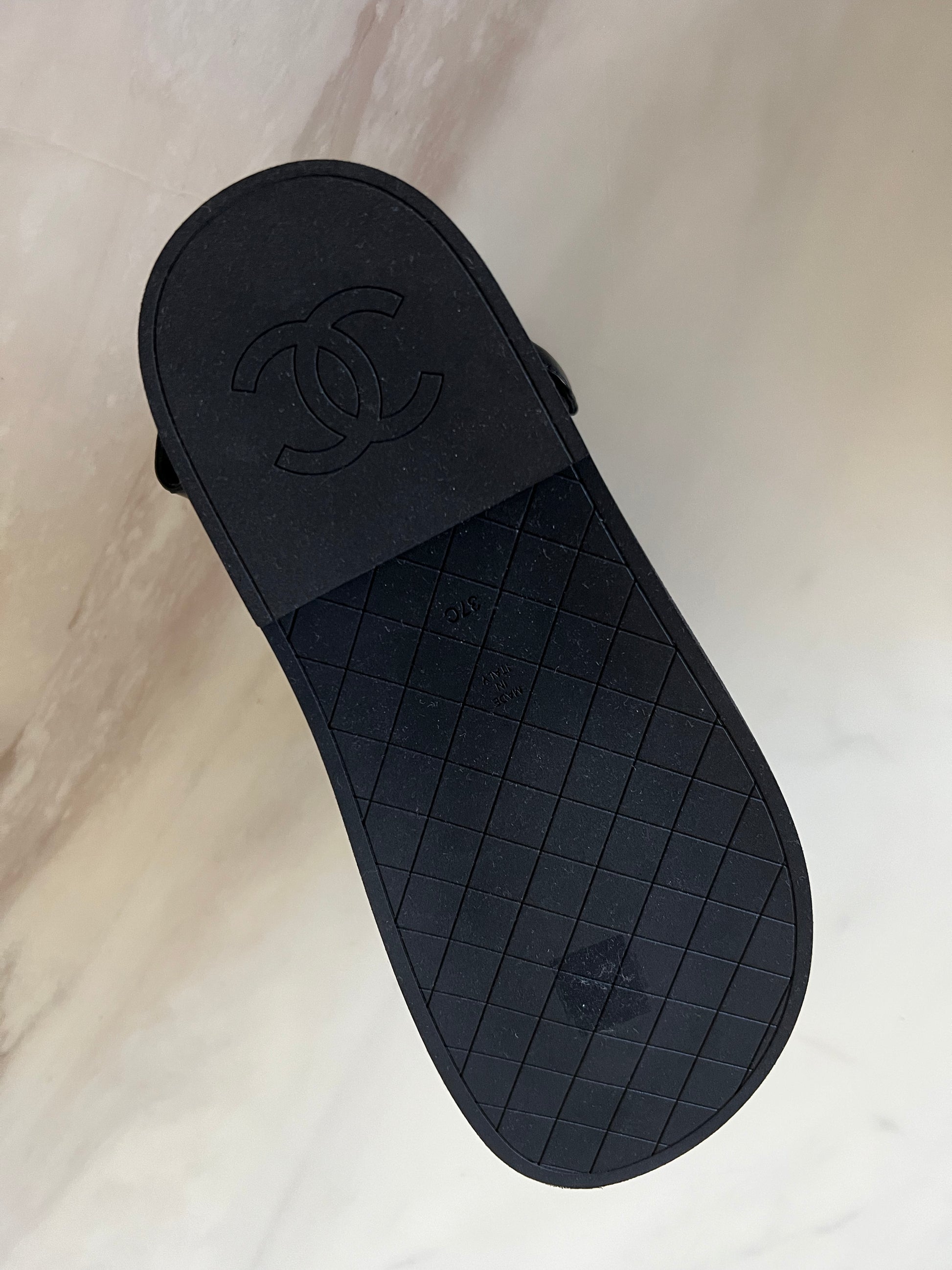 Hotel Rejsende købmand At øge CHANEL Black Pillow CC Dad Sandals Size 37 – AYAINLOVE CURATED LUXURIES
