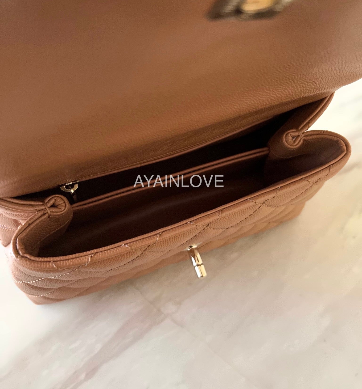 CHANEL 21P Caramel Brown Caviar Small Coco Handle 24 cm Light Gold Har –  AYAINLOVE CURATED LUXURIES