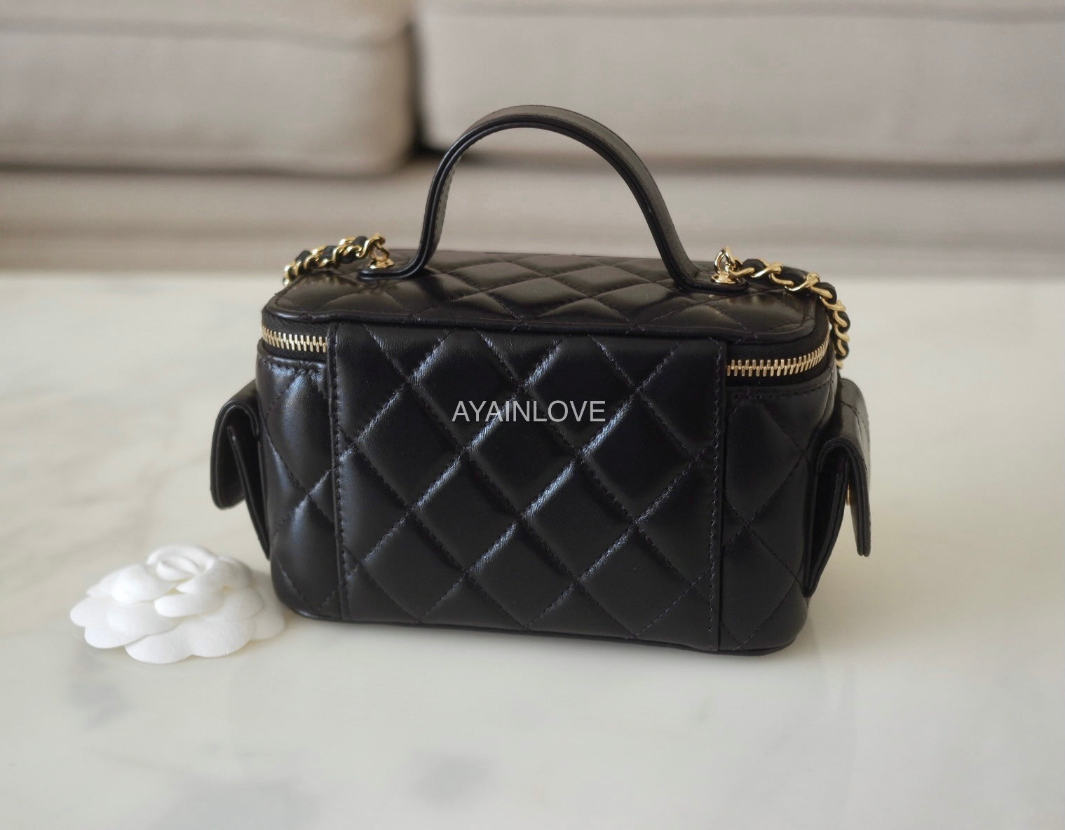 Vanity leather handbag Chanel Black in Leather - 34011753