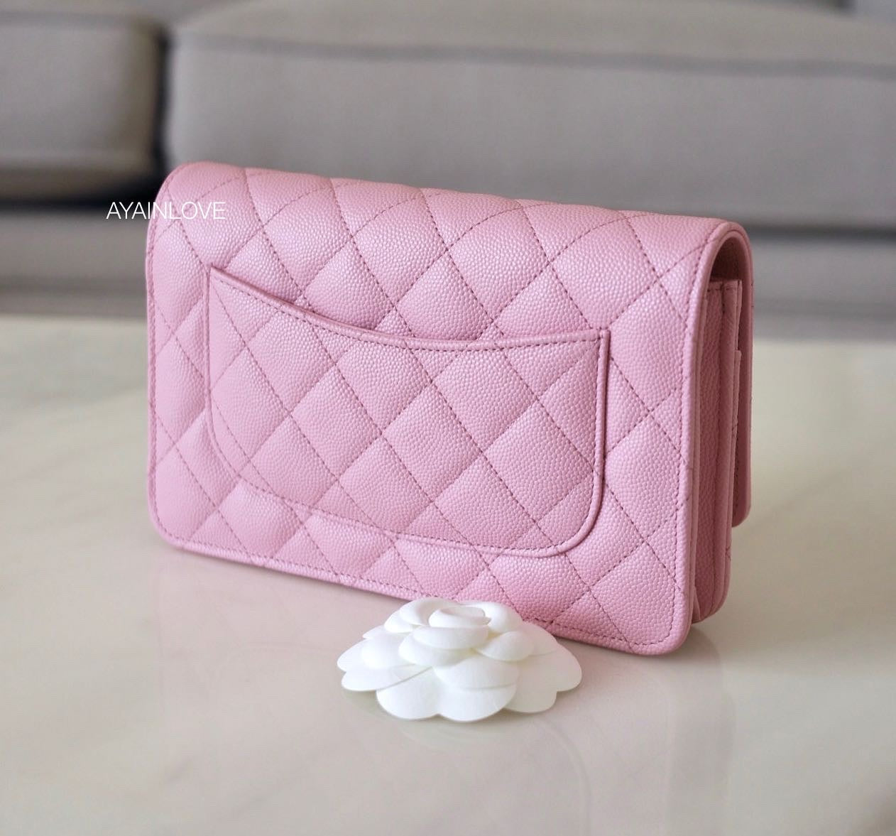 22C PINK CAVIAR CLASSIC WALLET ON CHAIN LIGHT GOLD HARDWARE *NEW* –  AYAINLOVE CURATED LUXURIES