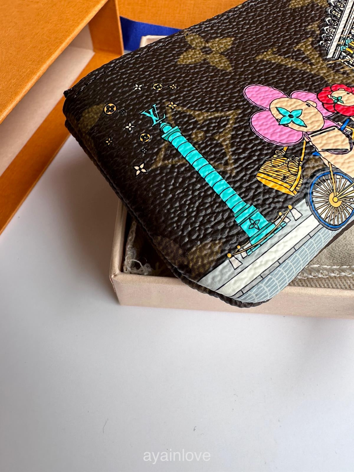 LV LOUIS VUITTON Animation Paris Holiday 2022 Key Pouch Card Holder Vi –  AYAINLOVE CURATED LUXURIES