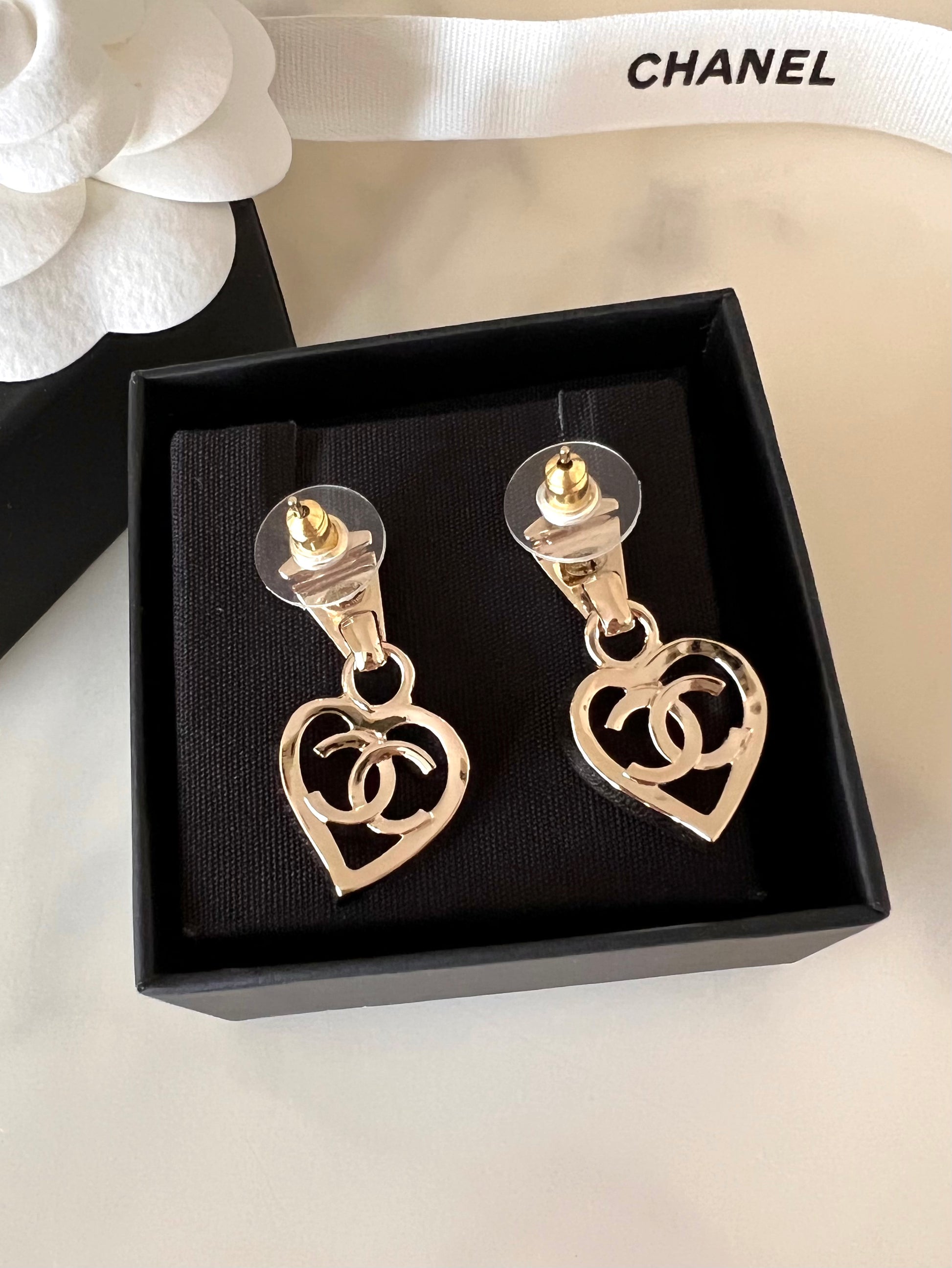 CHANEL 23C Heart Hoop CC Earrings Light Gold Hardware – AYAINLOVE CURATED  LUXURIES