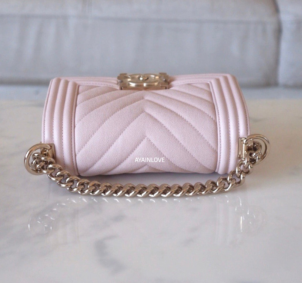 22C LIGHT PINK CAVIAR QUILTED WALLET ON CHAIN LGHW (WOC)
