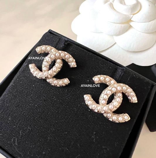 21A PEARL CRYSTAL MEDIUM CC STUD EARRINGS LIGHT GOLD HARDWARE