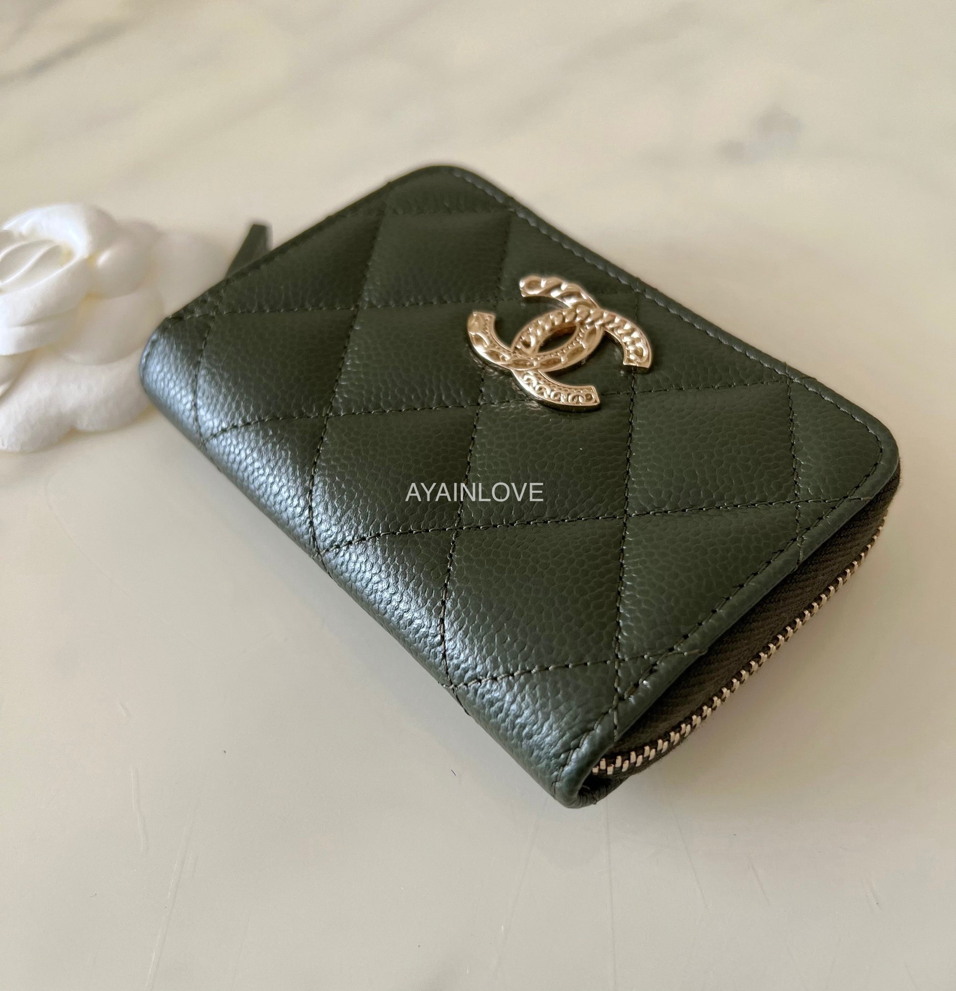 CHANEL 22K Dark Khaki Green Caviar Zippy Card Holder Oversized CC