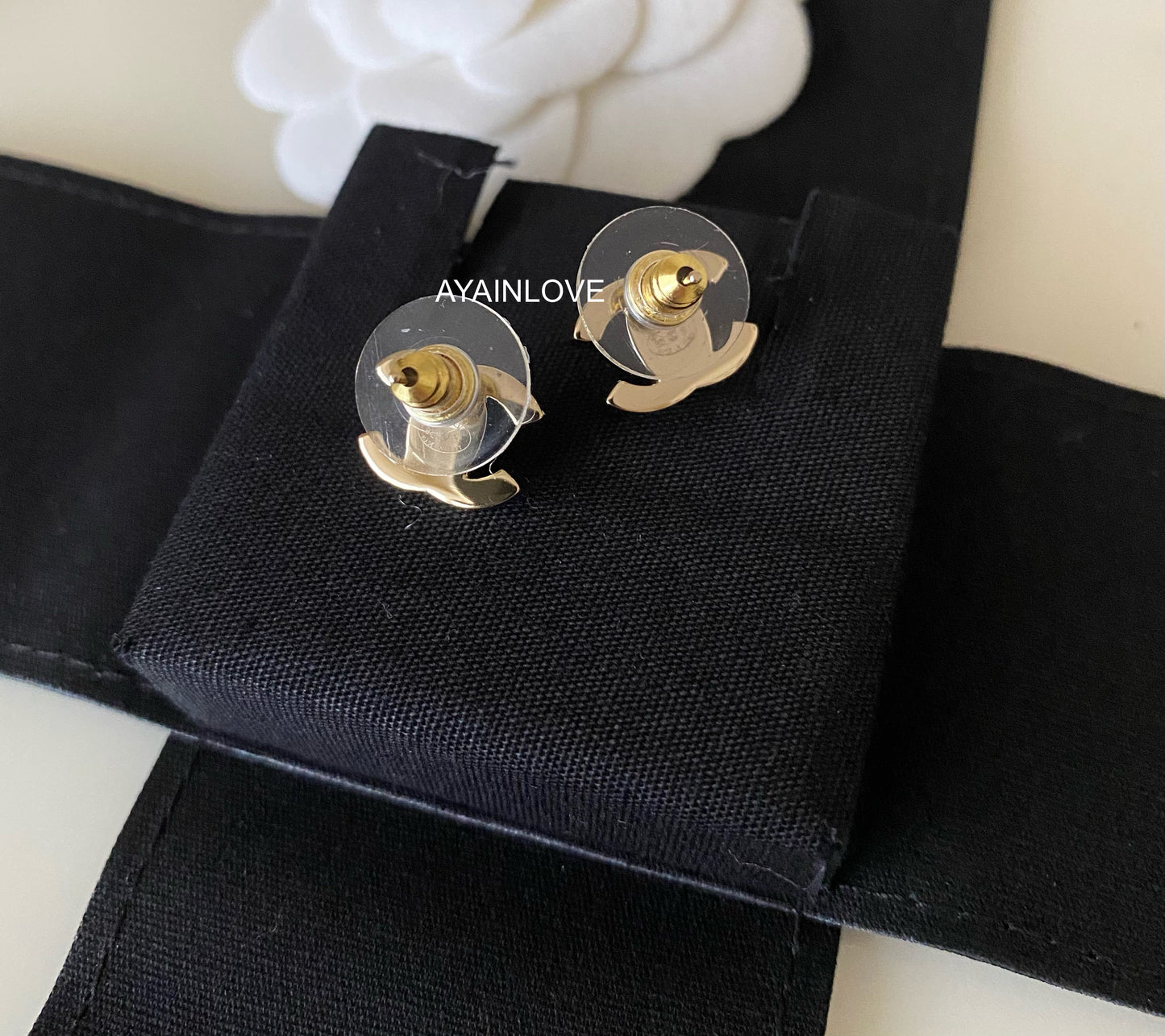 21A PEARL CRYSTAL MEDIUM CC STUD EARRINGS LIGHT GOLD HARDWARE – AYAINLOVE  CURATED LUXURIES