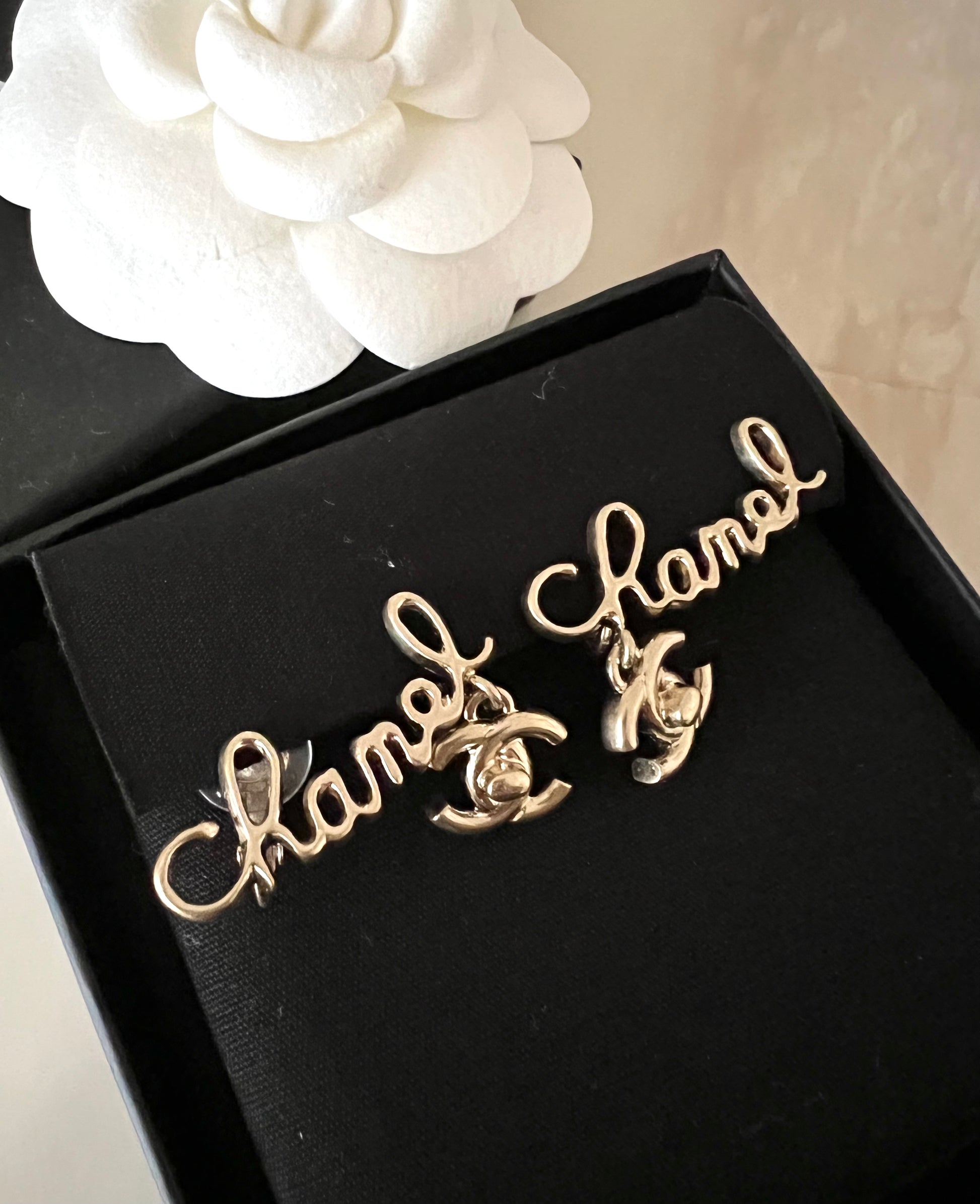 Chanel 21p deals earrings