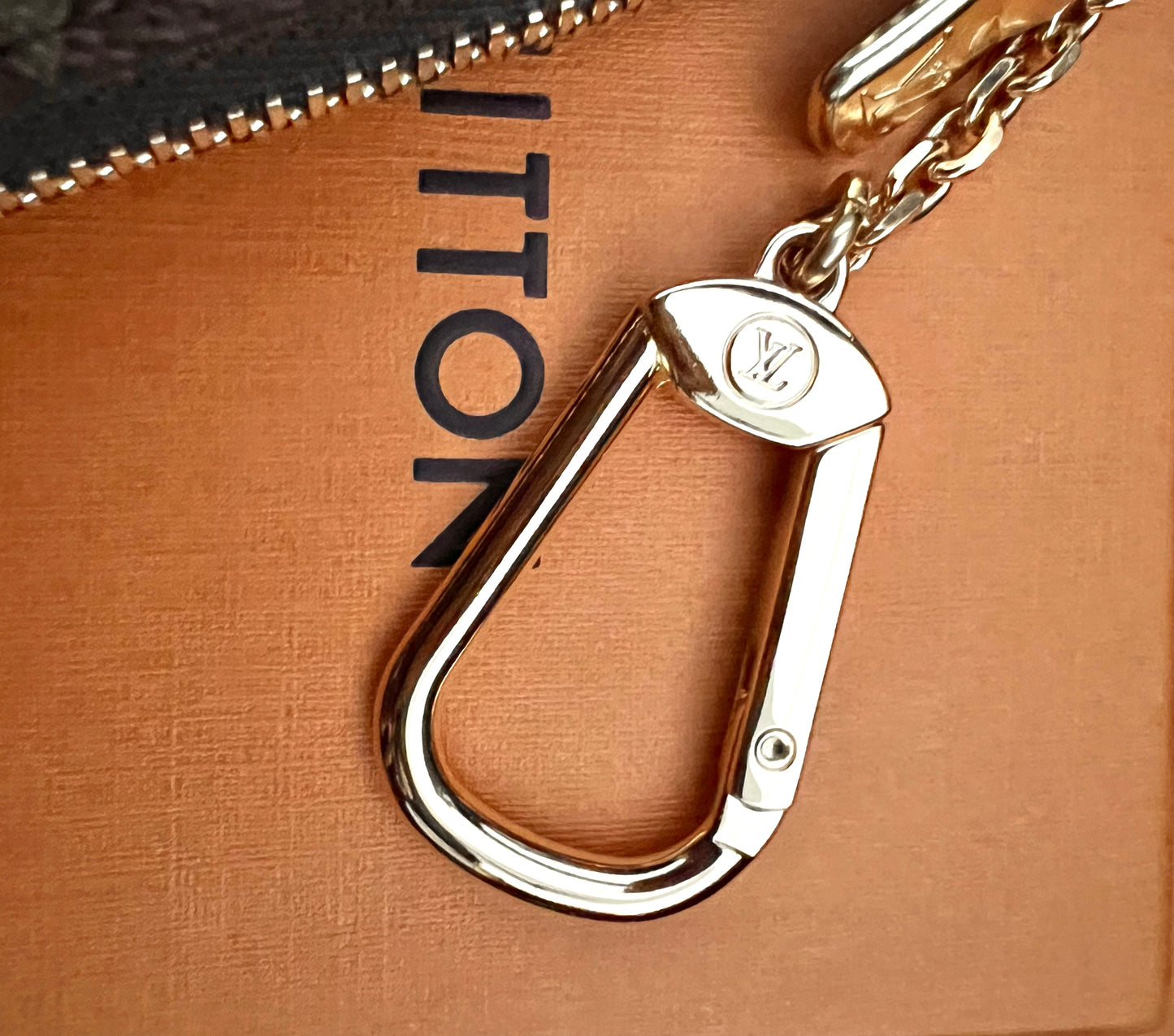 LOUIS VUITTON❤️VIVIENNE HOLIDAY 2022 LIMITED EDITION KEY POUCH