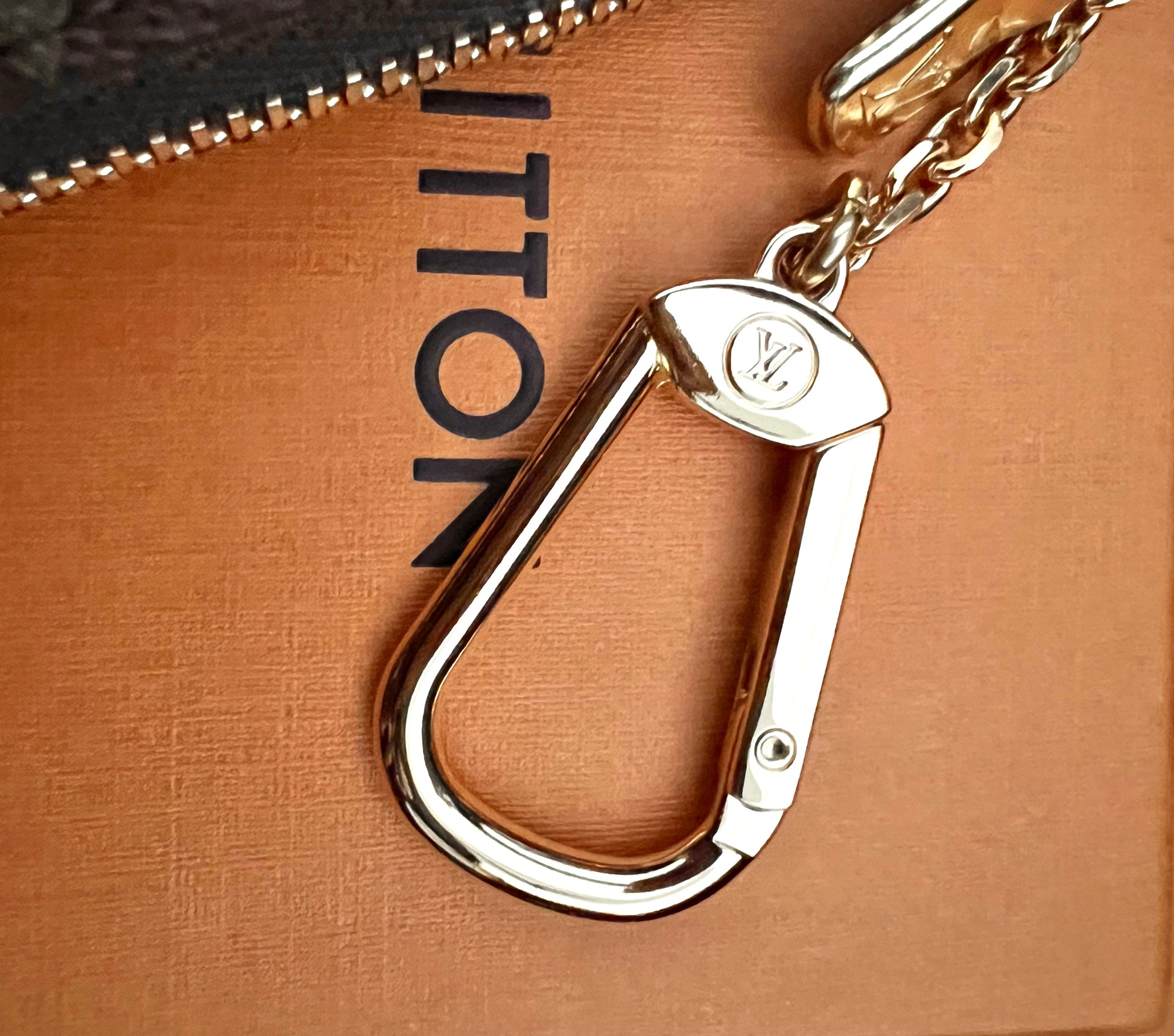 Louis Vuitton, Accessories, Louis Vuitton 222 Vivienne Holiday Animation  Key Pouch Cles Paris