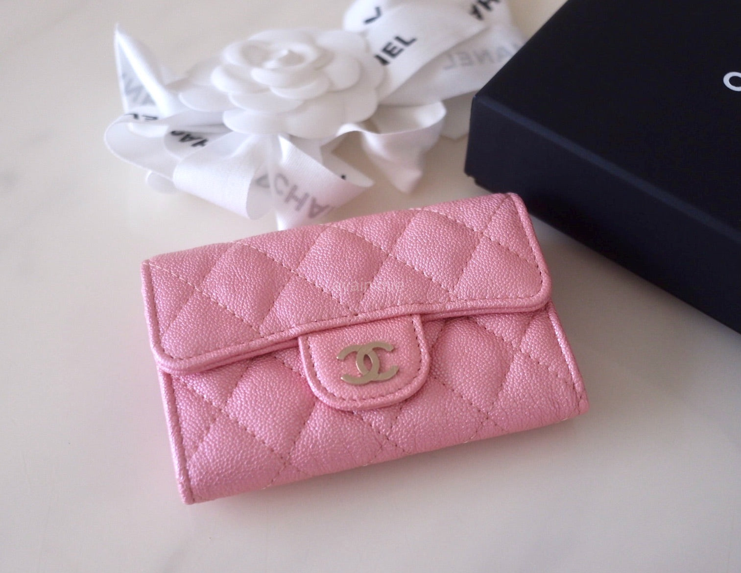 CHANEL 19S Iridescent Pink Caviar Small Snap Card Holder Light Gold Ha –  AYAINLOVE CURATED LUXURIES