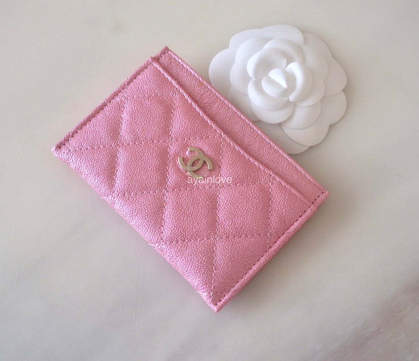 CHANEL 19S Iridescent Pink Caviar Flat Card Holder Light Gold Hardware –  AYAINLOVE CURATED LUXURIES