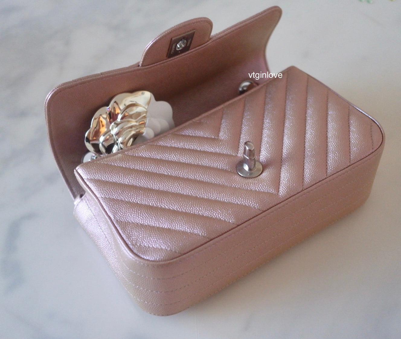 CHANEL 17B Rose Gold Caviar Chevron Rectangular Mini Silver