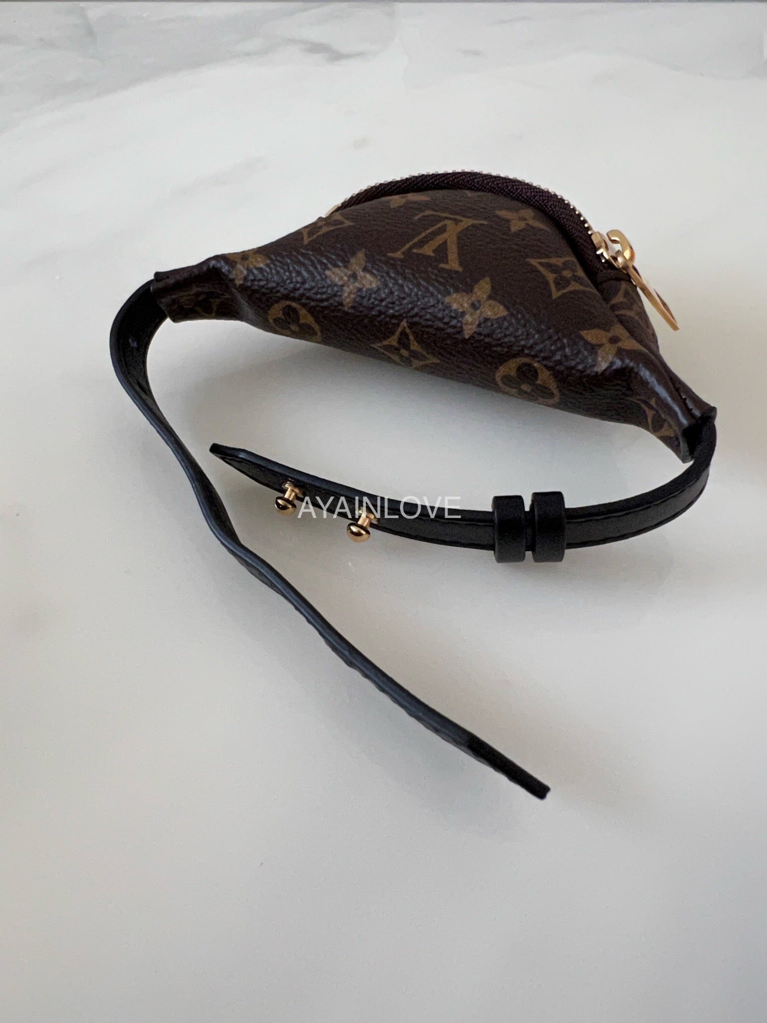 Jual Louis Vuitton Party Bumbag Bracelet Monogram Brown - Kab. Bandung -  Holygrails
