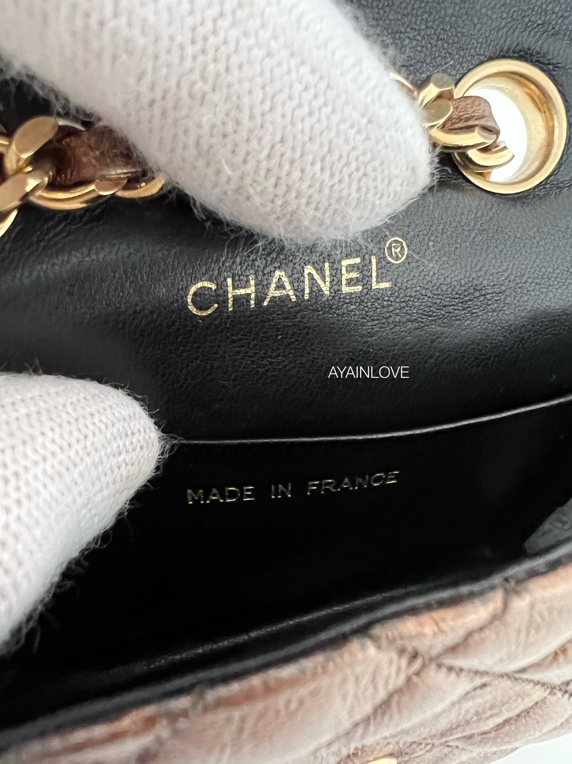 CHANEL Vintage 1997-1999 Mini Bronze Flap Pouch Bag Charm 24K Gold Pla –  AYAINLOVE CURATED LUXURIES