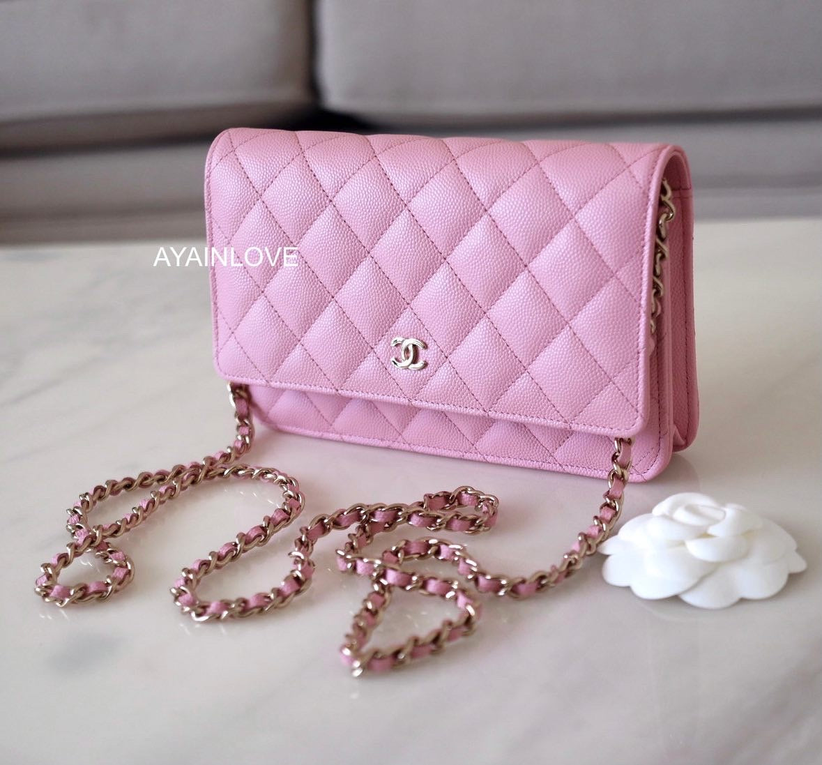 22C PINK CAVIAR CLASSIC WALLET ON CHAIN LIGHT GOLD HARDWARE *NEW