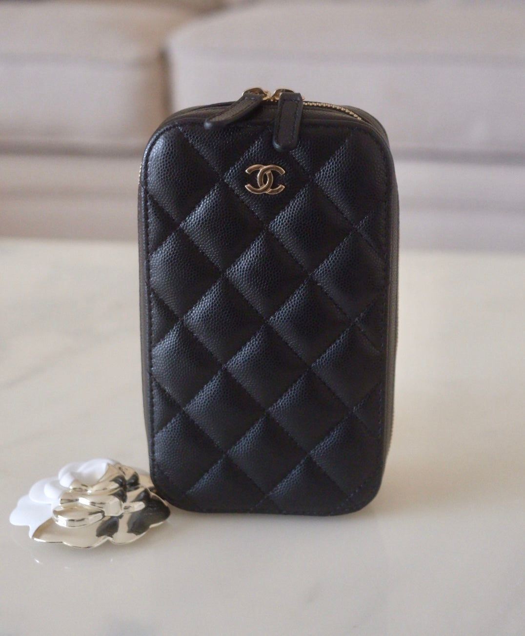 CHANEL Black Caviar Phone Holder Vertical Zip Clutch on Chain Gold Har – AYAINLOVE CURATED LUXURIES CHANEL Black Caviar Phone Holder Vertical Zip Clutch on Chain Gold Har – AYAINLOVE CURATED LUXURIES