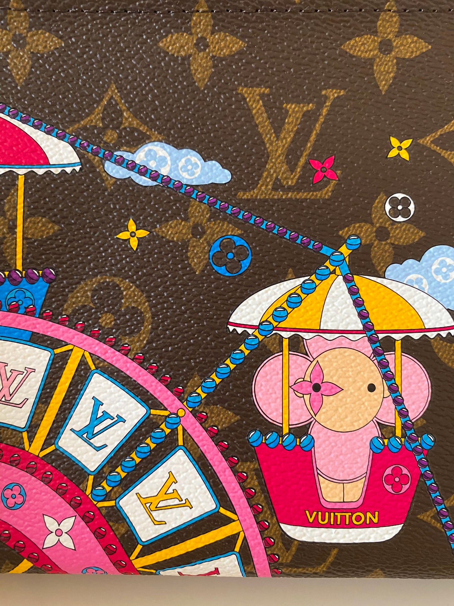 LV LOUIS VUITTON Animation Ferris Wheel Holiday 2020 Double Zip Pochet –  AYAINLOVE CURATED LUXURIES